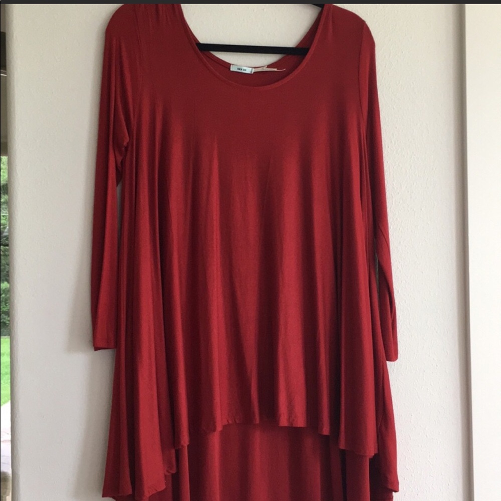 Size Med red flowy top